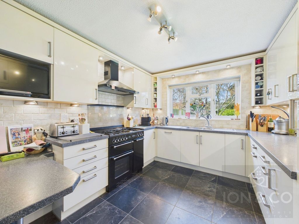 Property photo 2 of 23