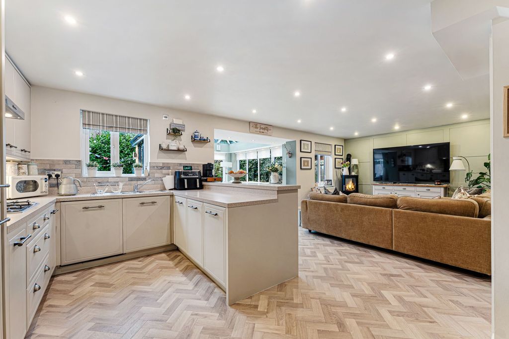 Property photo 2 of 44