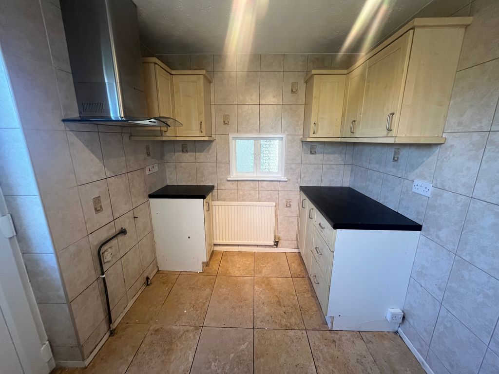 Property photo 2 of 11 Kitchen