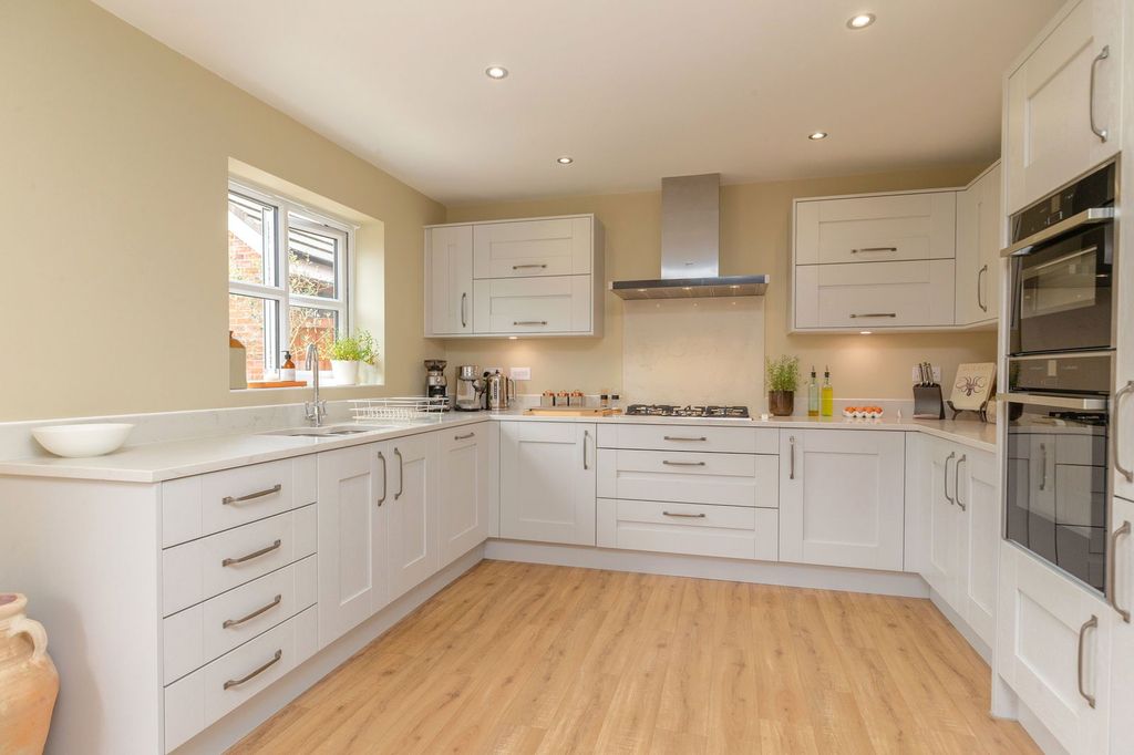 Property photo 3 of 21