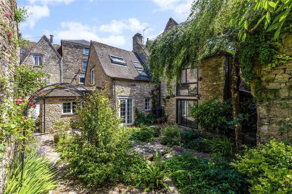 Property photo 1 of 18 Courtyard Garden