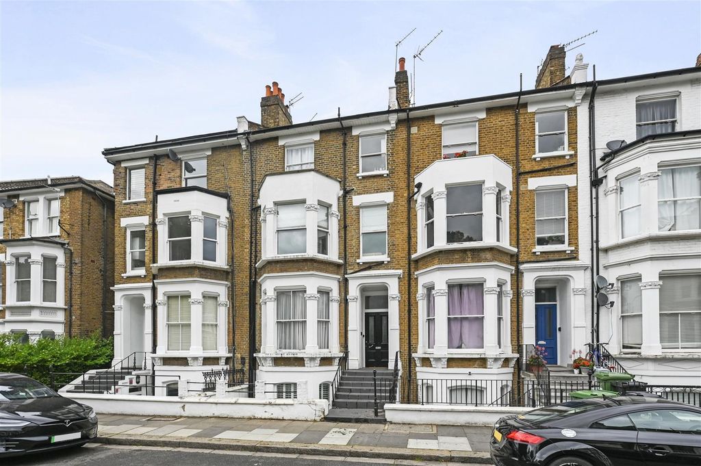 Property photo 2 of 8 Batoum Gardens