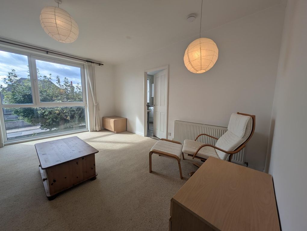 Property photo 1 of 10 Living Room