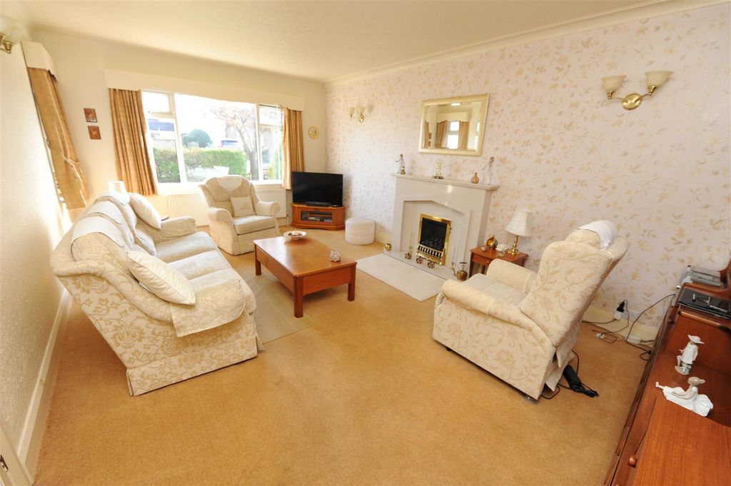 Property photo 2 of 25