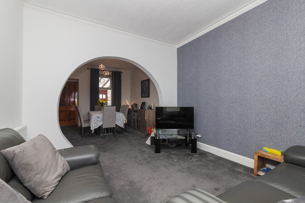 Property photo 3 of 36