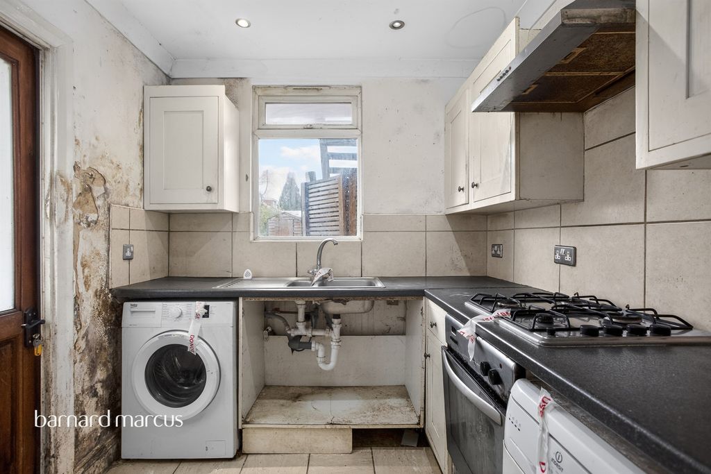 Property photo 3 of 11