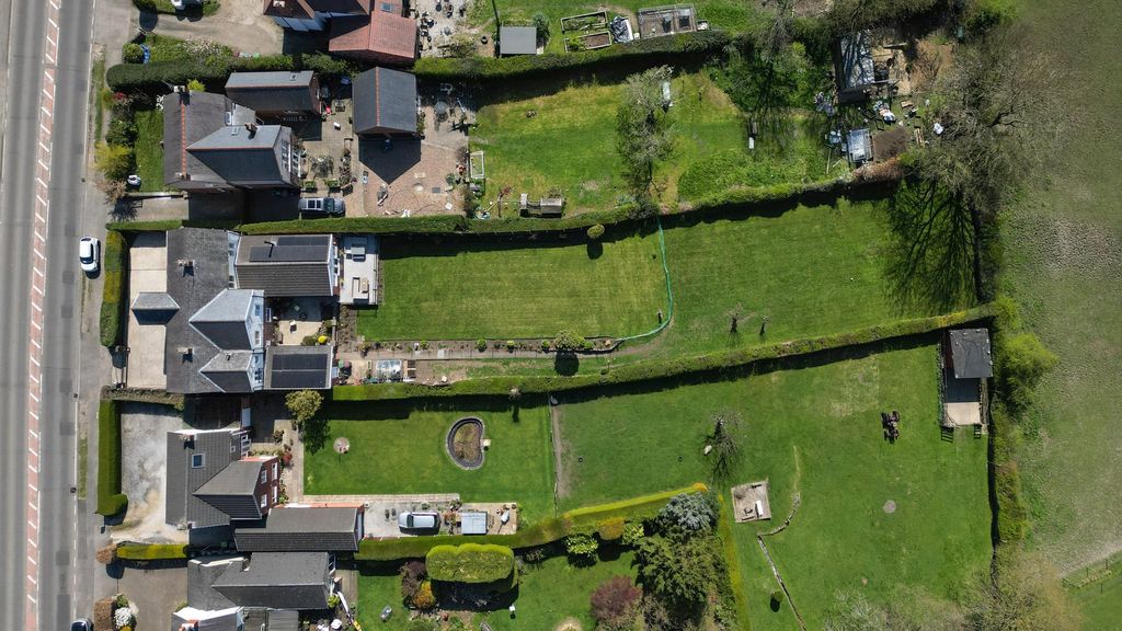 Property photo 3 of 39