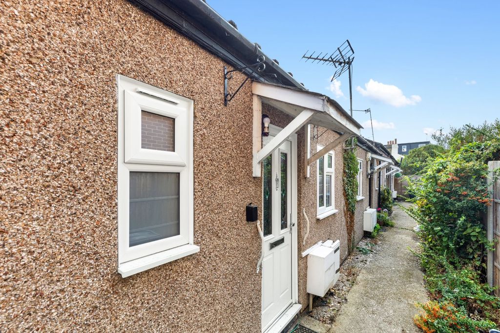 Property photo 1 of 11 External