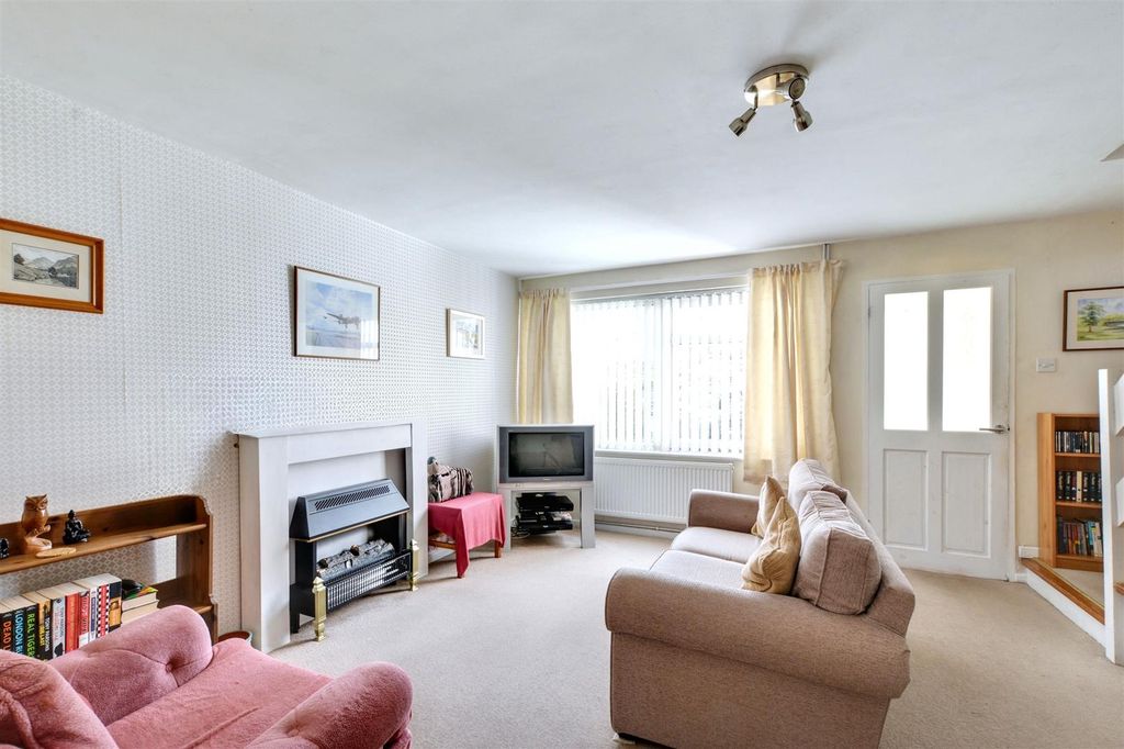 Property photo 2 of 19 Lounge_1.Jpeg