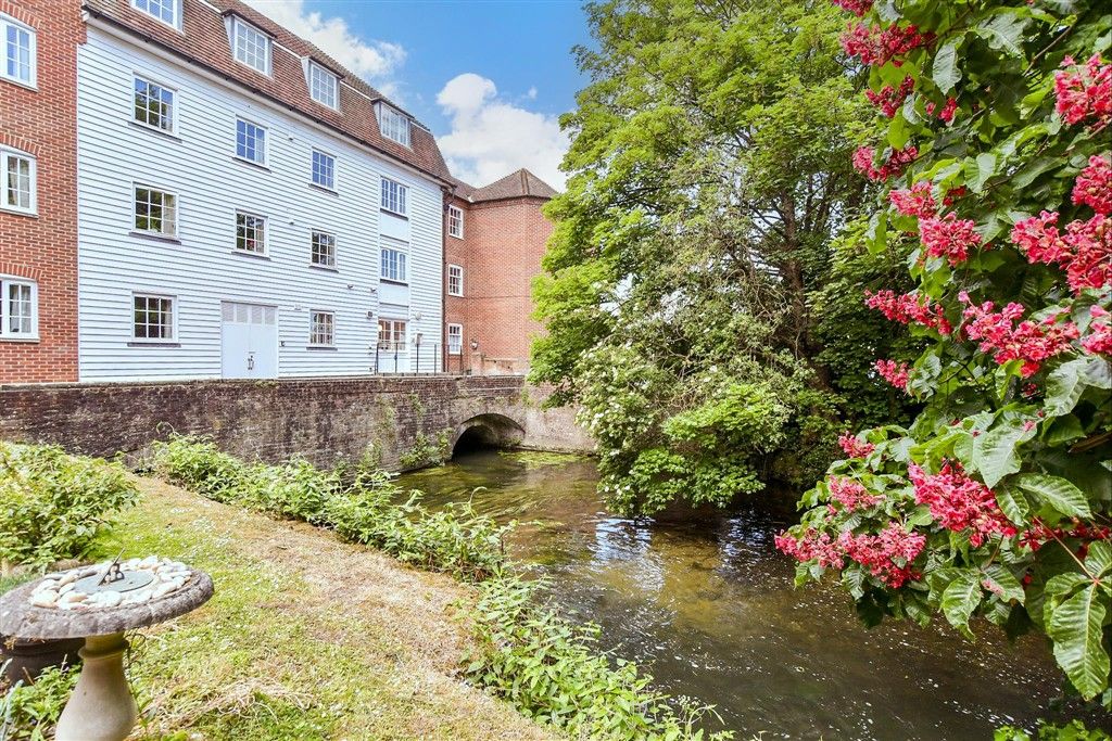 Property photo 1 of 7 Surrounding Area