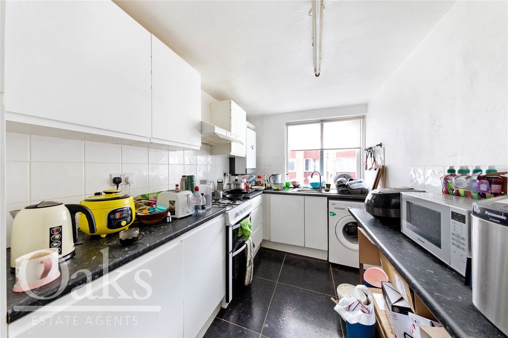 Property photo 3 of 8 Kitchen