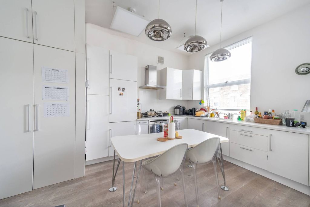 Property photo 3 of 5