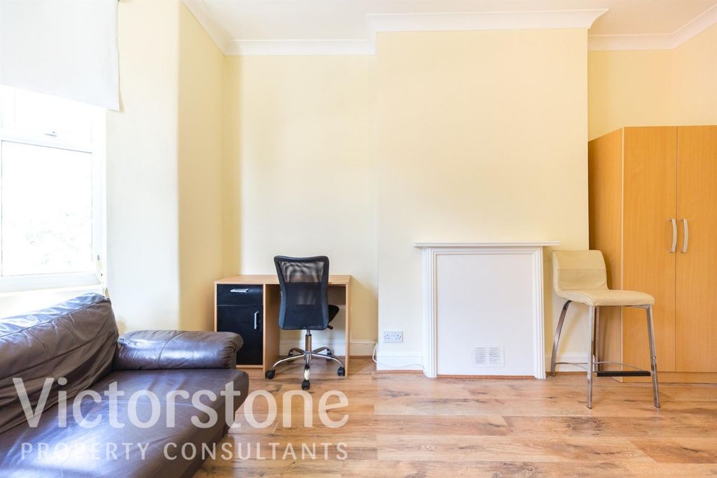 Property photo 2 of 13 1512463