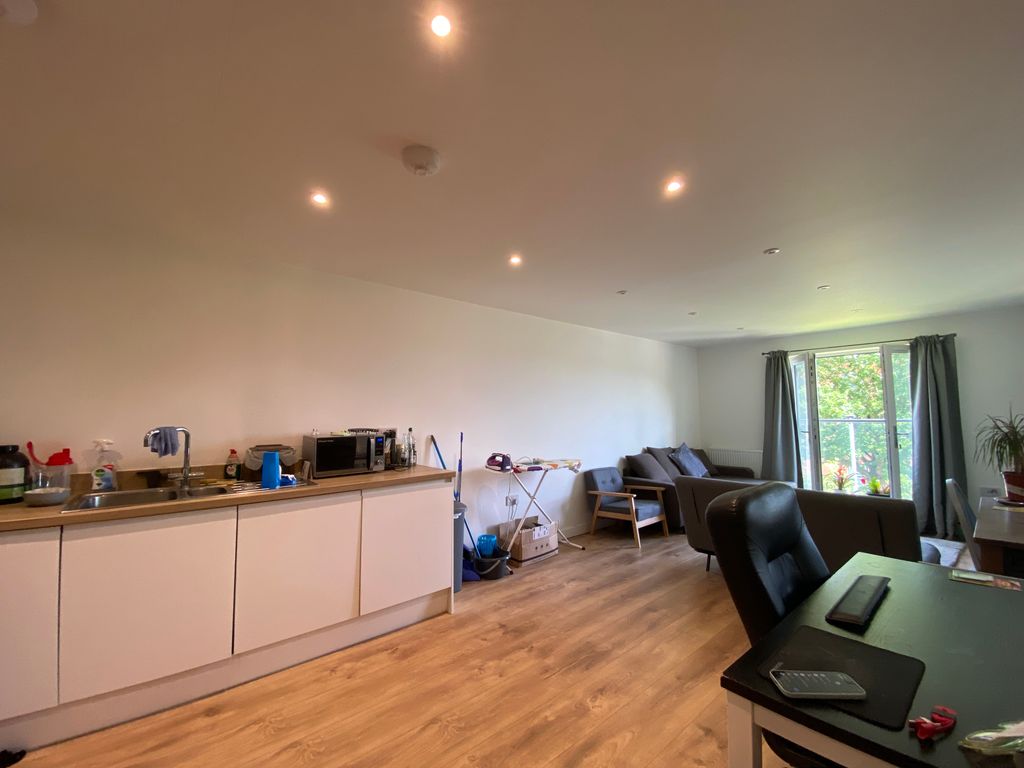 Property photo 1 of 5 Living Room