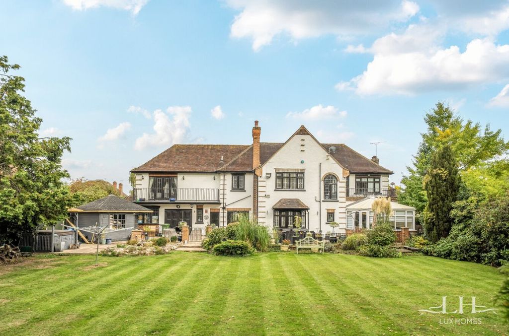 Property photo 2 of 28