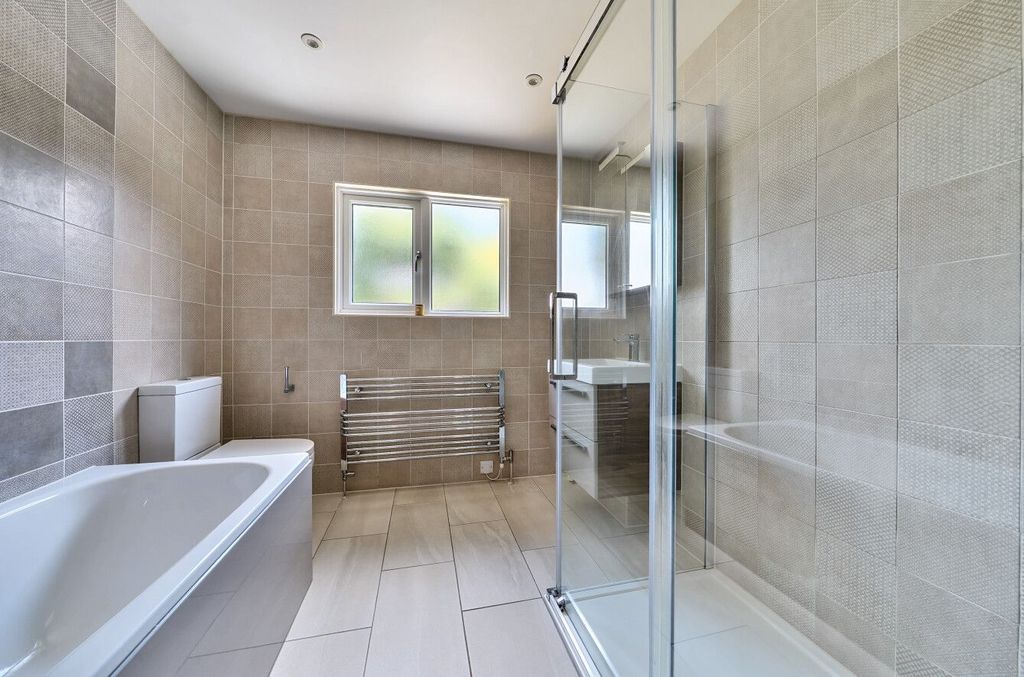 Property photo 3 of 14 Photograph 6