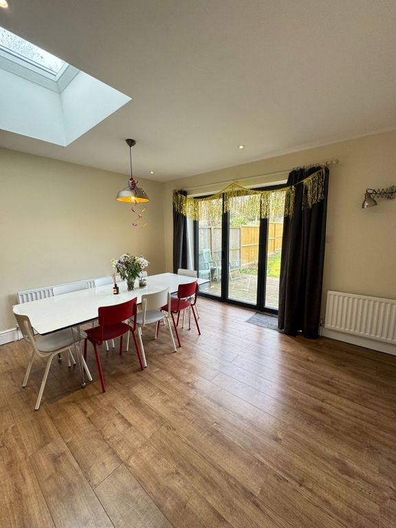 Property photo 3 of 10 Kitchen