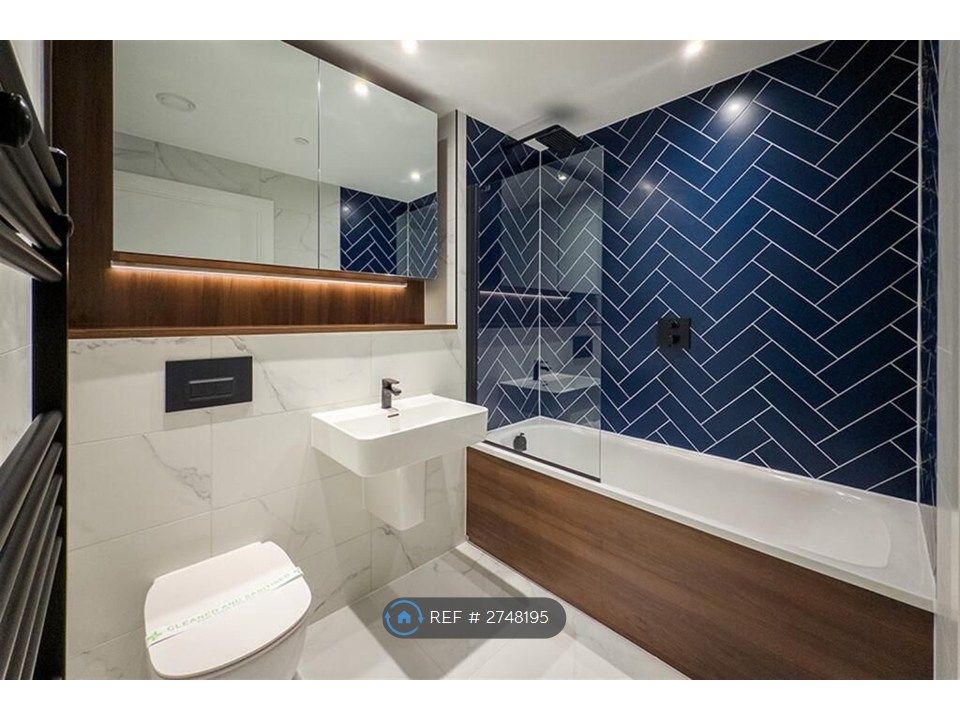 Property photo 2 of 14 Bathroom