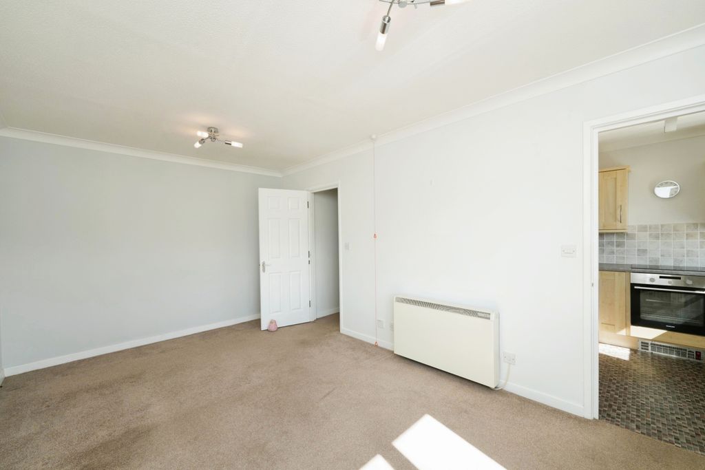 Property photo 3 of 12 Lounge