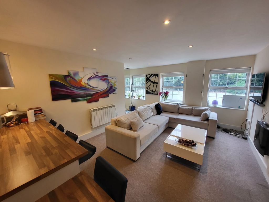 Property photo 1 of 12 2 Bedroom Apartment For Rent - Available 2nd November 2026