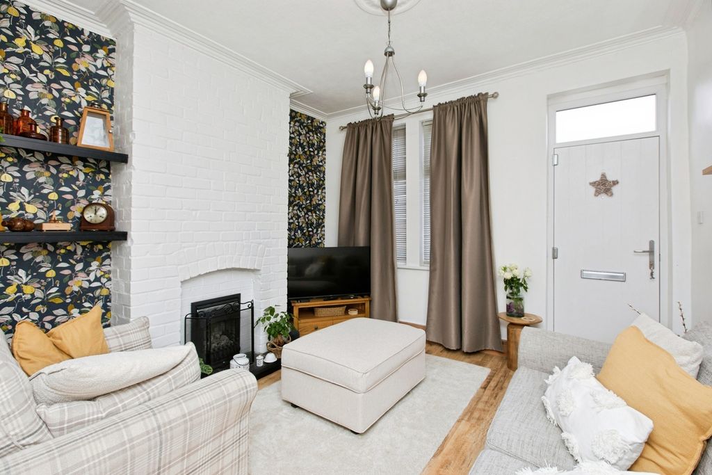 Property photo 2 of 18 Pbox-Img.Jpg