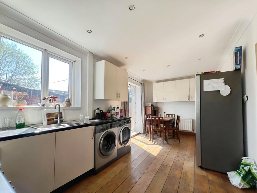 Property photo 2 of 19 719B2Aa1-B0c4d697-Eca5-40B7-B740-Ffd765Bd9E01.Jpg