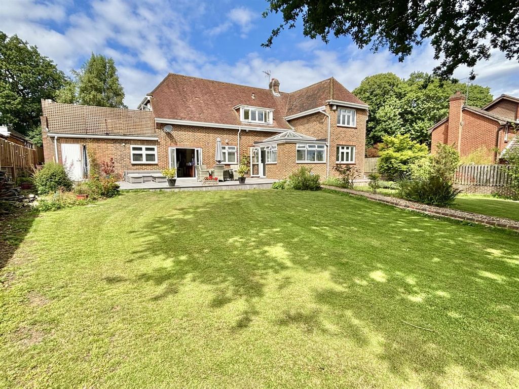 Property photo 1 of 39 Maidstone Road