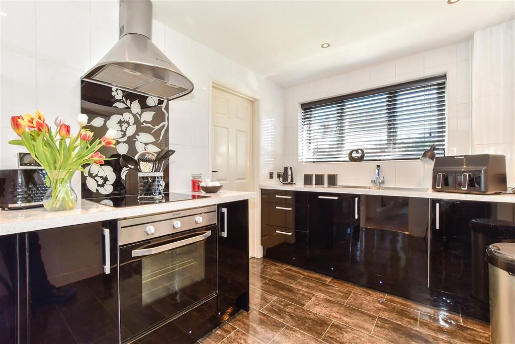 Property photo 3 of 20 Kitchen