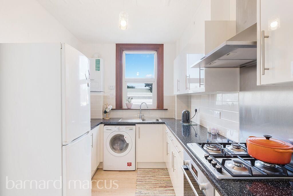 Property photo 2 of 8 Kitchen