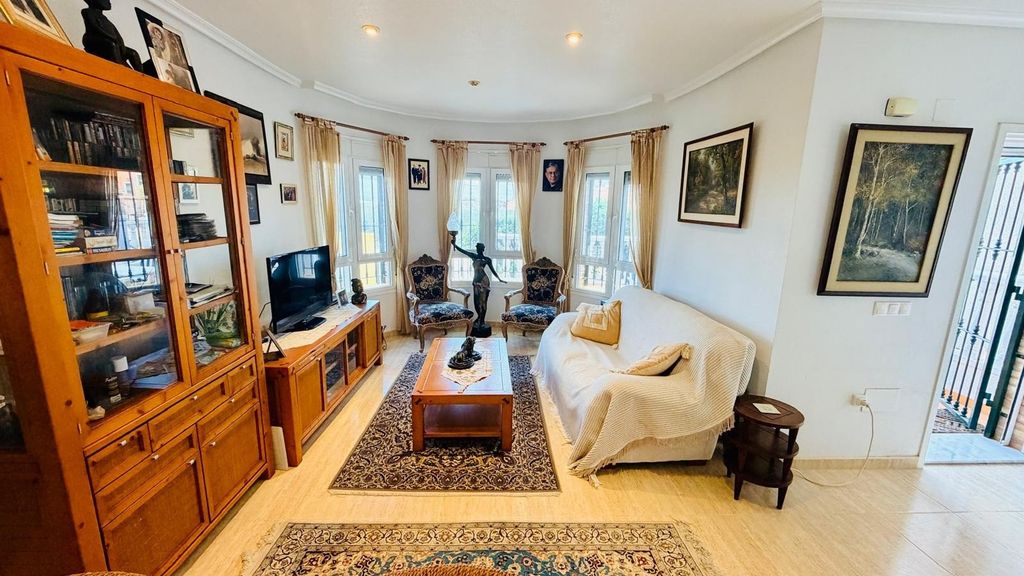Property photo 2 of 31