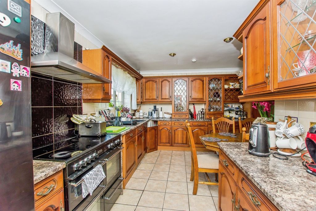 Property photo 2 of 34