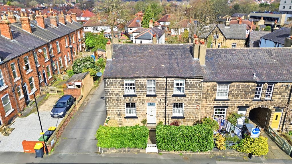 Property photo 1 of 17 14Chapel001