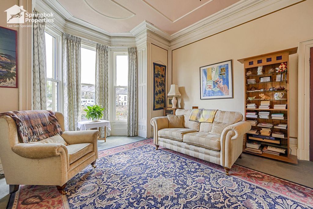 Property photo 2 of 32 Image 2