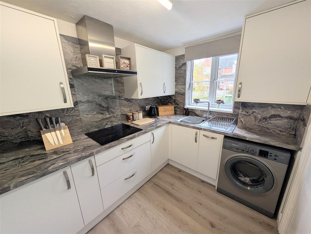 Property photo 3 of 15 Kitchen