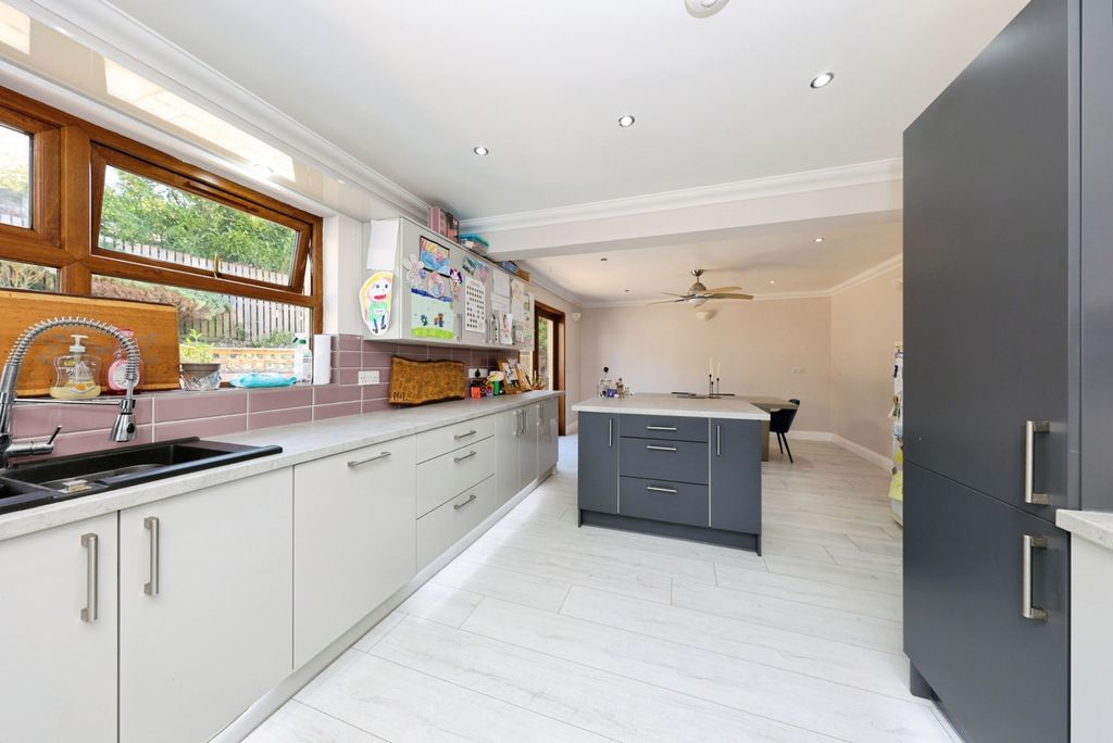 Property photo 3 of 23 Pbox-Img.Jpg