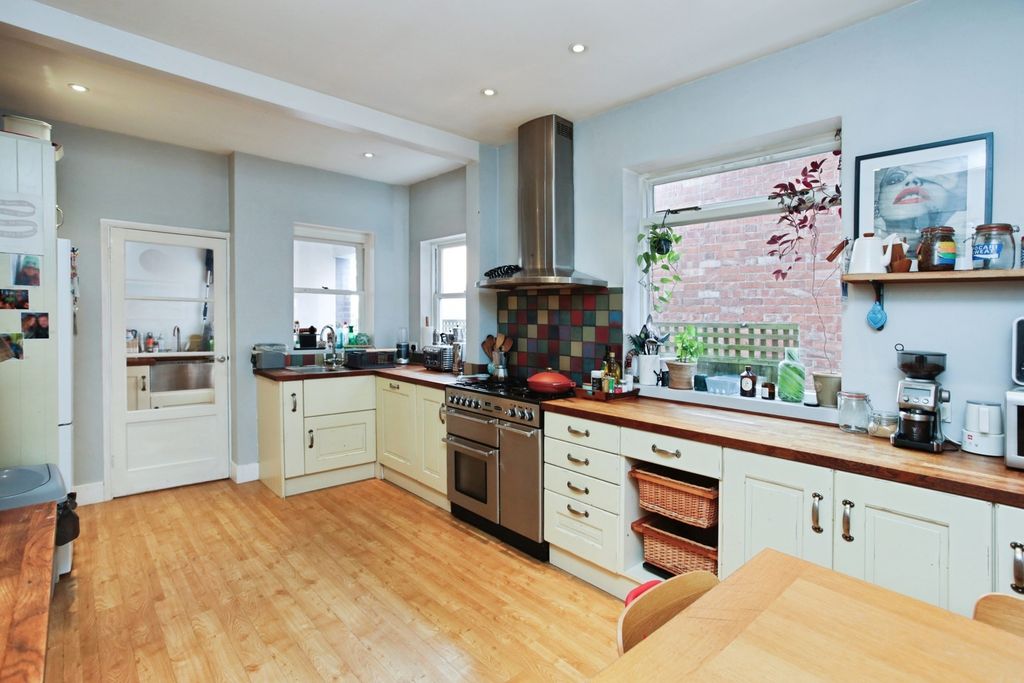 Property photo 2 of 17 Photo