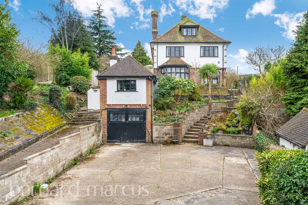 Property photo 2 of 25