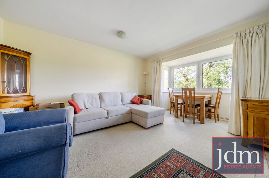 Property photo 3 of 11 46Fc9B5d-d2Bc-4F1...