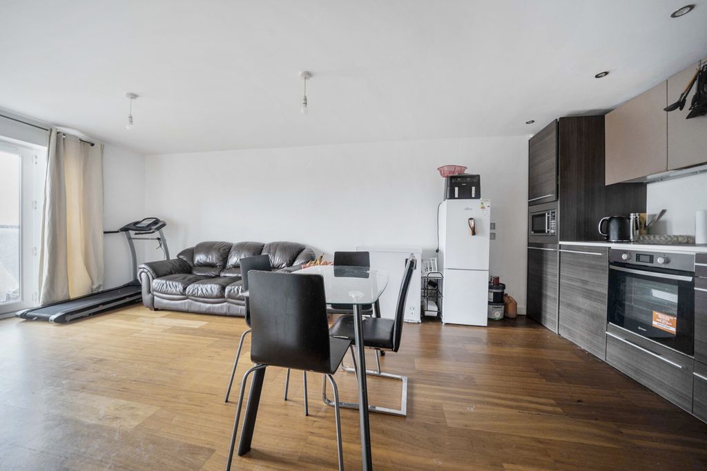 Property photo 2 of 16 Kitchen/Lounge