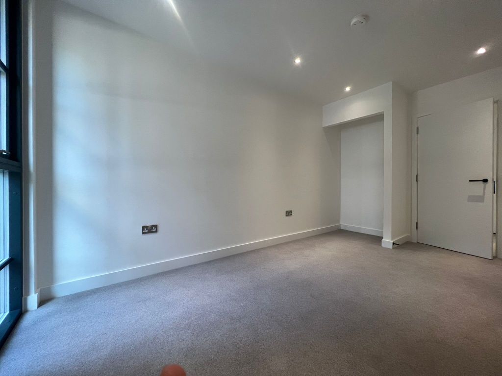 2 bed flat to rentTuring Way, Cambridge CB3 photo 4