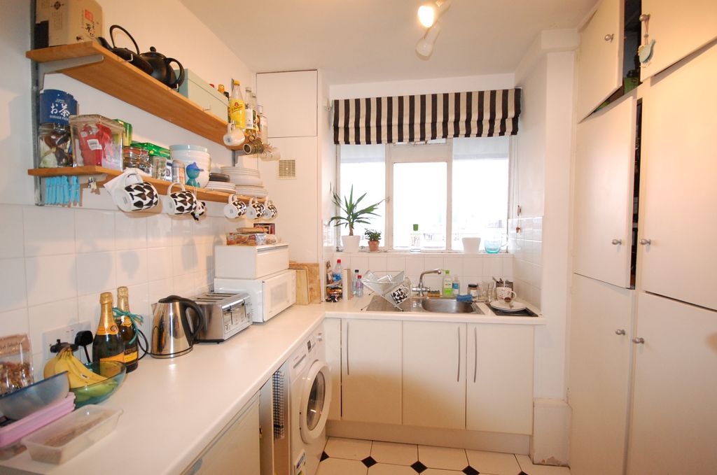 Property photo 2 of 5 Kitchen
