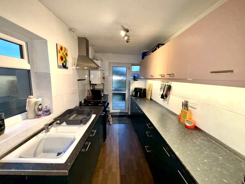 Property photo 2 of 10 Picture No. 17