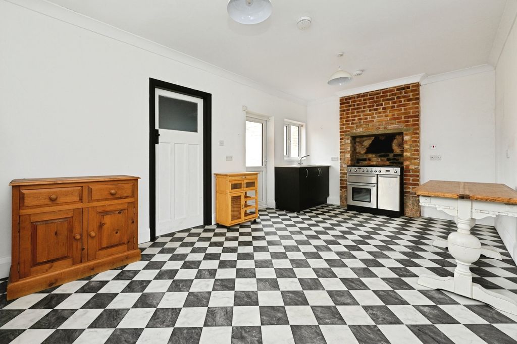 Property photo 2 of 17 Photo