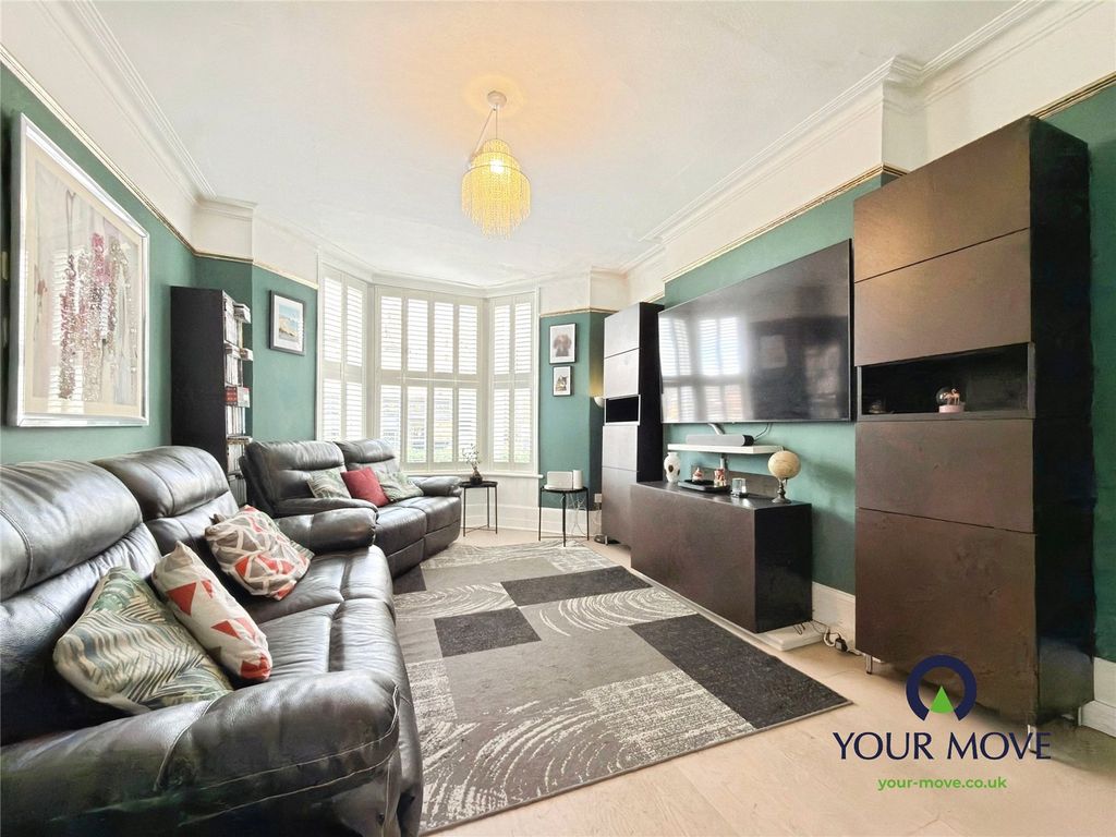 Property photo 3 of 13 Lounge