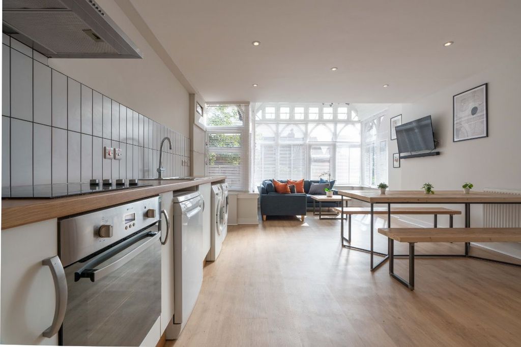 Property photo 1 of 19 Flat A Portland Road