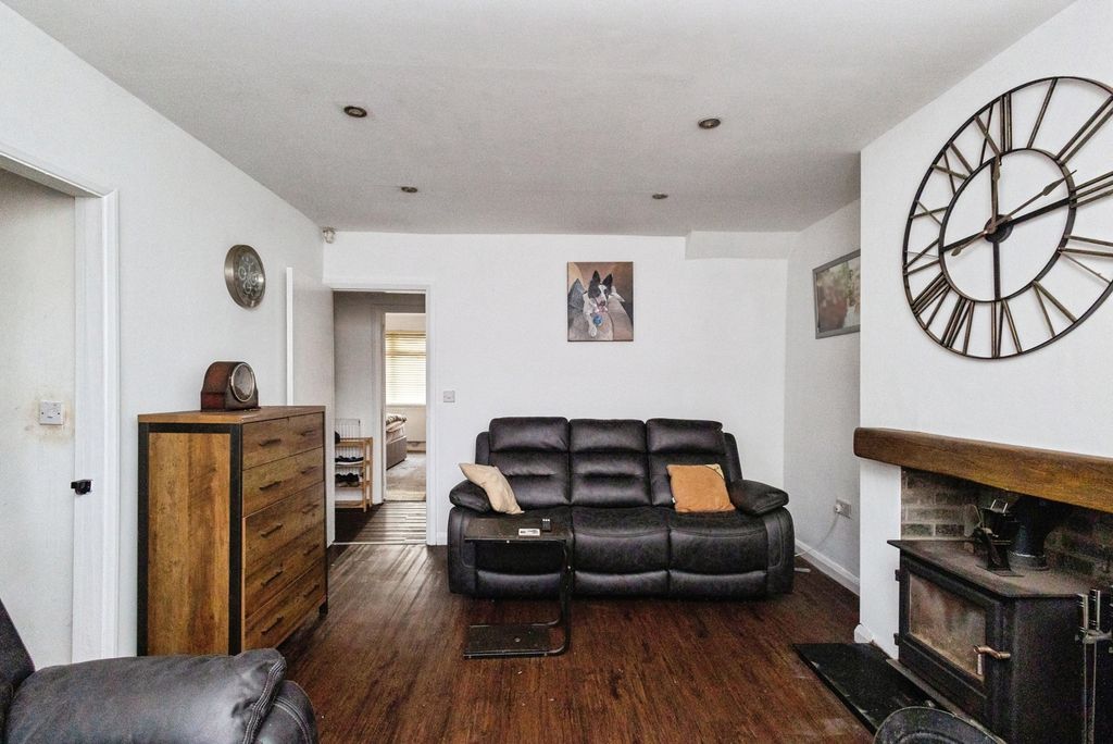 Property photo 3 of 20 Living Room