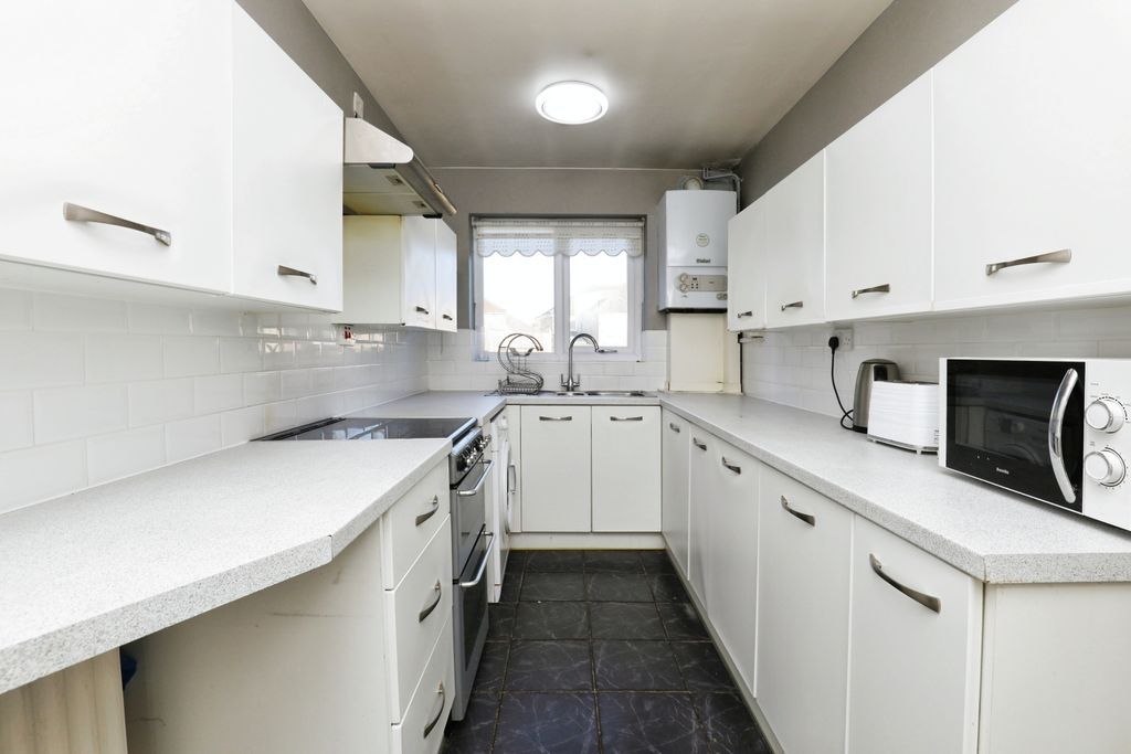 Property photo 2 of 14 Kitchen