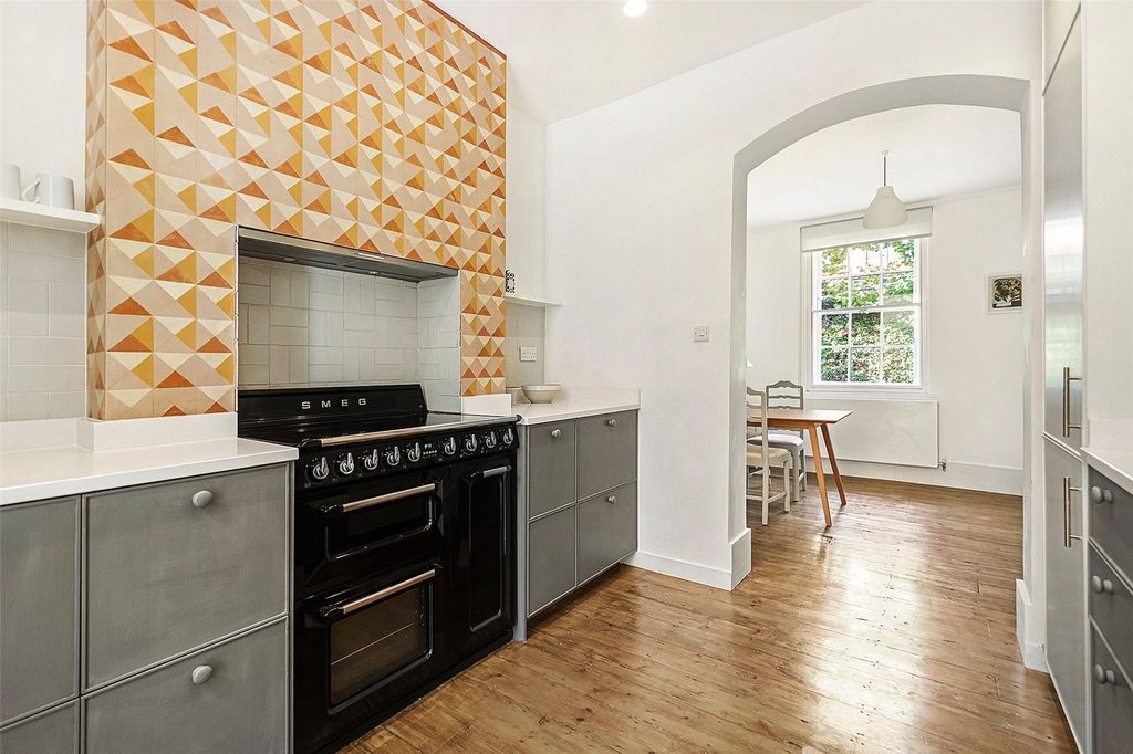 Property photo 3 of 17 Kitchen