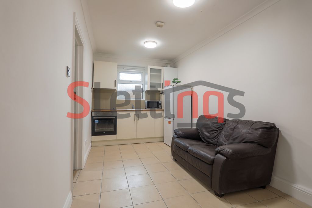 Property photo 1 of 7 2 Bed Flat To Rent Crossway, London N12