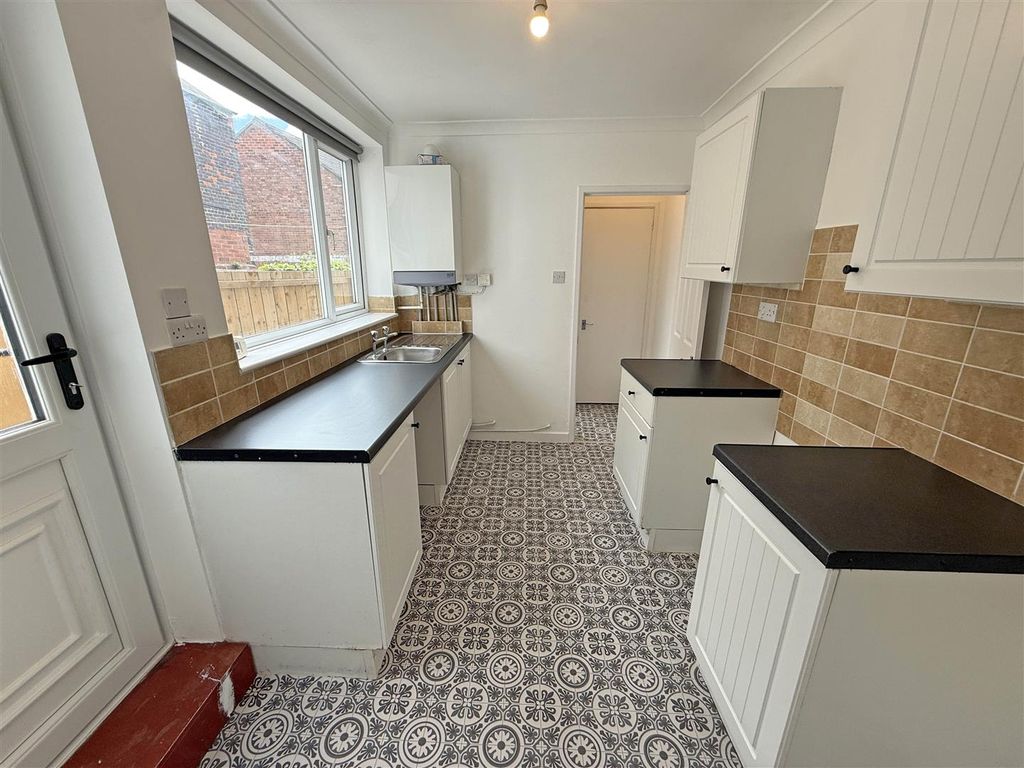 Property photo 3 of 8 Kitchen.Jpg